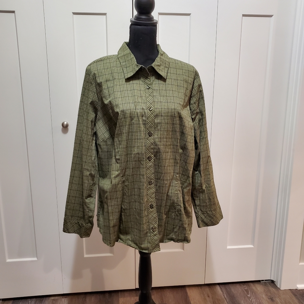 Long sleeved casual shirt.